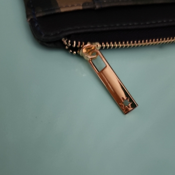 Kedzie Camouflage Essentials Only Zippered Wallet - Picture 3 of 3